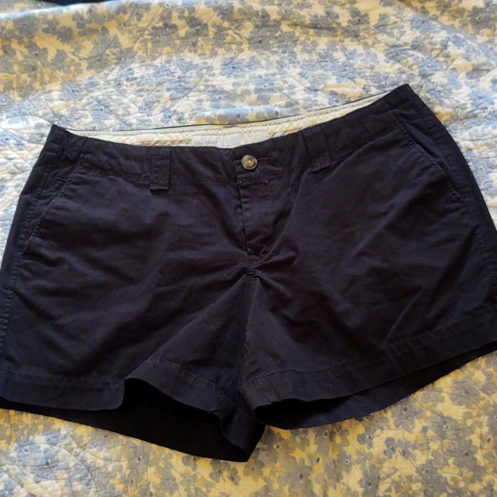 Low rise short shorts black